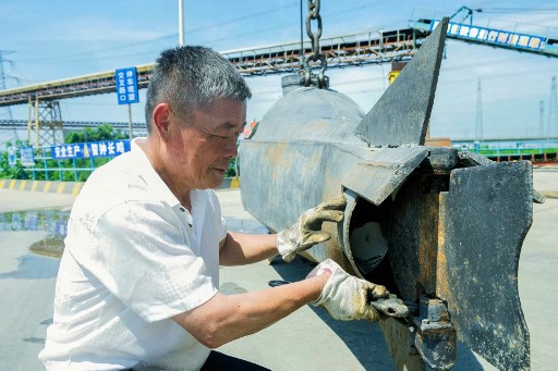 Dia meluncurkan kapal selam generasi pertamanya pada 2016, tetapi bocor. 