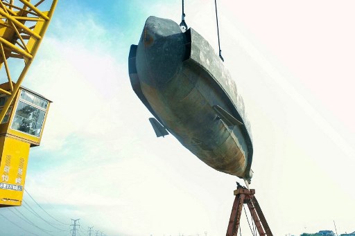 Tidak seperti kapal selam bertenaga nuklir canggih milik Angkatan Laut Tiongkok yang dapat menyelam selama berbulan-bulan, kapal selam Zhang menggunakan baterai kecil dan motor listrik, hanya dapat melaju empat knot per jam dan muncul ke permukaan setelah setengah jam.