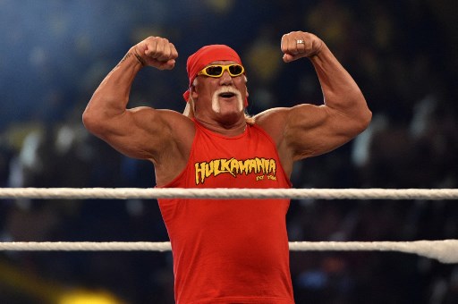 Hulk Hogan, bintang olahraga dan hiburan Amerika yang menjadikan gulat profesional sebagai fenomena global dan lantang mendukung Donald Trump sebagai presiden, meninggal dunia di usia 71 tahun.