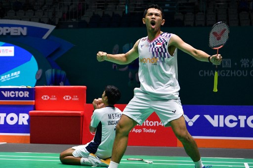 Selebrasi tersebut terjadi sesaat setelah mereka memastikan kemenangan atas pasangan Malaysia Aaron Chia/Soh Wooi Yik dengan skor 21-15, 21-14 di partai final yang berdurasi 35 menit.
