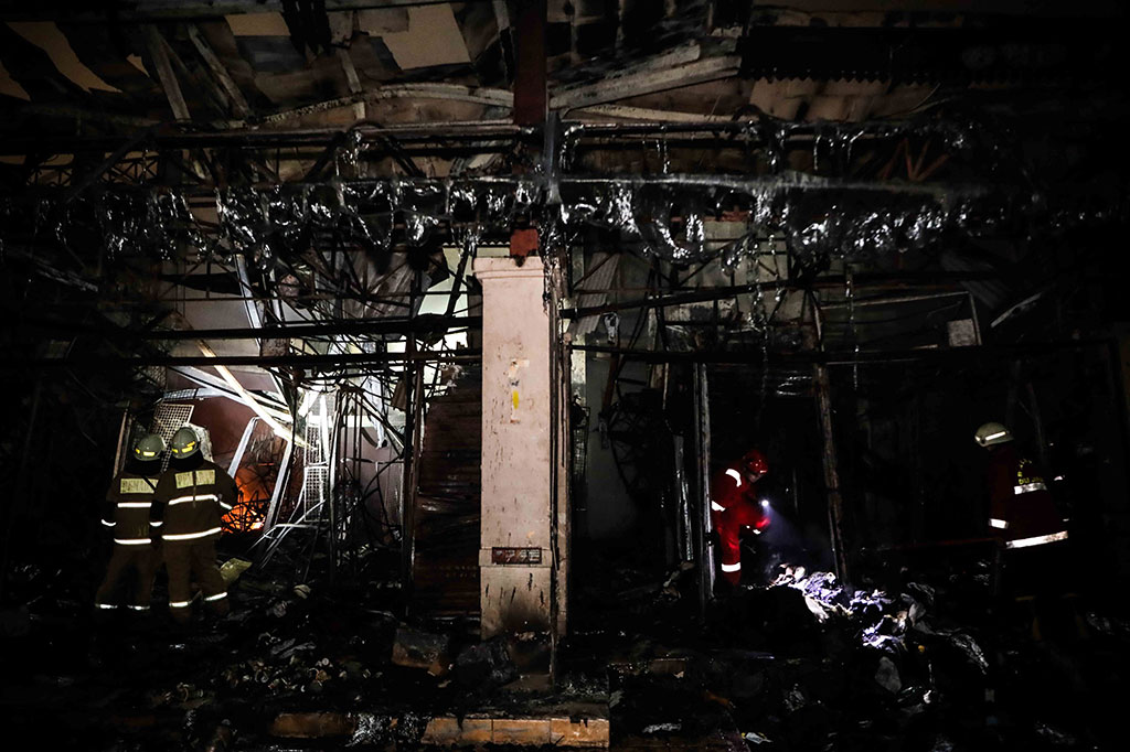 Sekitar 500 unit kios di Pasar Taman Puring, Kebayoran Baru, Jakarta Selatan, ludes terbakar dilalap api pada Senin, 28 Juli 2025 petang sekitar pukul 18.00 WIB. Penyebab kebakaran diduga berasal dari salah satu kios dalam pasar yang sudah ditutup.