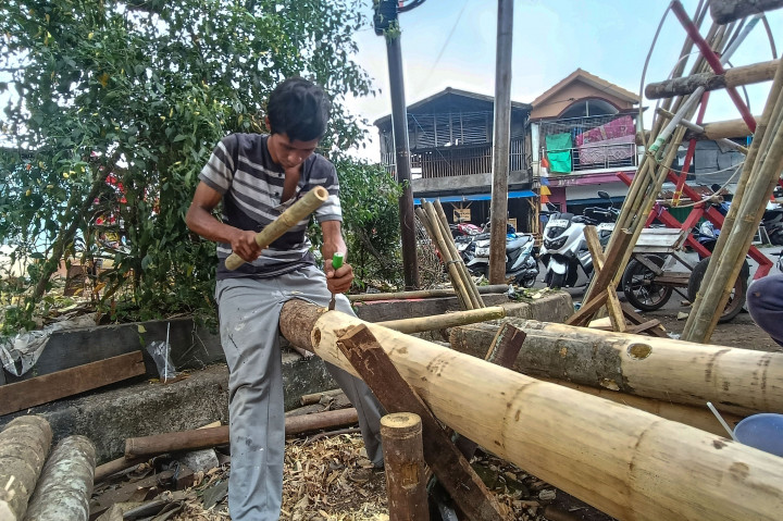 Setiap tahunnya, perayaan Hari Ulang Tahun (HUT) Republik Indonesia identik dengan berbagai perlombaan rakyat yang digelar di berbagai kalangan masyarakat. Lomba-lomba seperti makan kerupuk hingga panjat pinang menjadi acara yang dinanti-nanti untuk meramaikan suasana kemerdekaan.