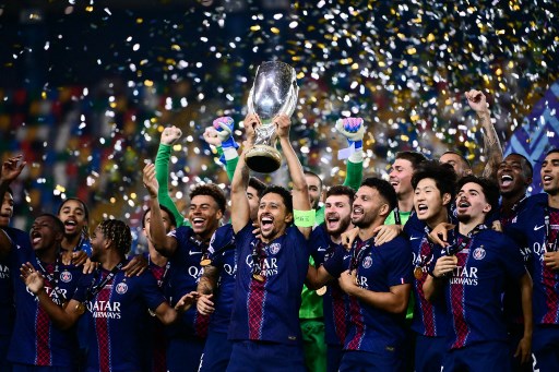 Paris Saint-Germain sukses menjuarai Piala Super Eropa untuk pertama kalinya usai mengalahkan Tottenham Hotspur lewat adu penalti di Stadion Friuli, Udine, Kamis, 14 Agustus 2025 dini hari WIB.