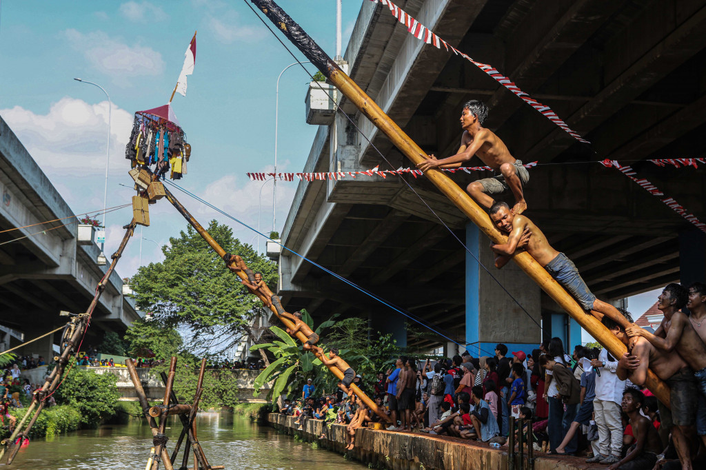 Proses ini mencerminkan semangat perjuangan dan kerja sama bangsa Indonesia dalam meraih kemerdekaan. Kerja sama tim yang solid menjadi kunci utama keberhasilan dalam lomba ini, sebagaimana bangsa ini dibangun atas dasar gotong royong.