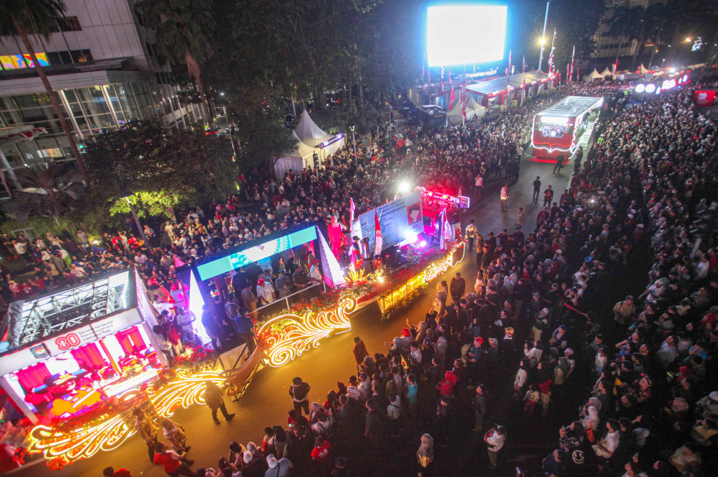 Karnaval memeriahkan suasana Pesta Rakyat ini diisi dengan berbagai perlombaan, panggung hiburan, kuliner gratis dari UMKM hingga pertunjukan kembang api pada malam harinya.