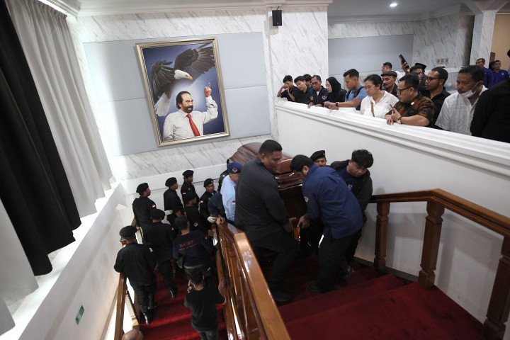 Jenazah Almarhum I Gusti Kompyang Manila akan disemayamkan hingga hari Rabu, 20 Agustus 2025 mendatang di Auditorium Ki Hajar Dewantara, Gedung Akademi Bela Negara Partai NasDem.