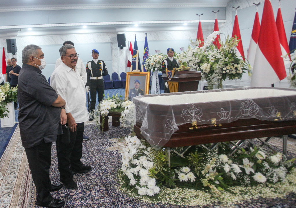 Sejumlah anggota Dewan Redaksi Media Group juga turut hadir untuk memberikan penghormatan terakhir, termasuk Elman Saragih, yang mengenang IGK Manila sebagai sosok bersemangat, pantang menyerah, dan piawai dalam membangun kaderisasi selama hidupnya. Ia juga berharap keluarga yang ditinggalkan diberi ketabahan dan keikhlasan dalam menghadapi kepergian almarhum.