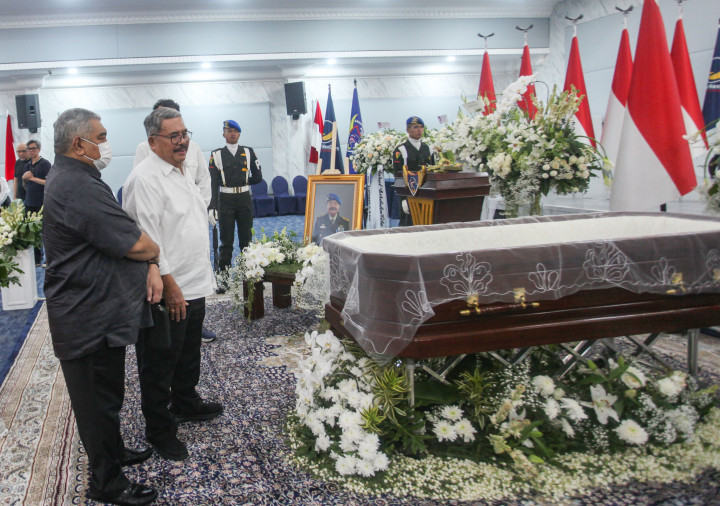 Sejumlah anggota Dewan Redaksi Media Group juga turut hadir untuk memberikan penghormatan terakhir, termasuk Elman Saragih, yang mengenang IGK Manila sebagai sosok bersemangat, pantang menyerah, dan piawai dalam membangun kaderisasi selama hidupnya. Ia juga berharap keluarga yang ditinggalkan diberi ketabahan dan keikhlasan dalam menghadapi kepergian almarhum.