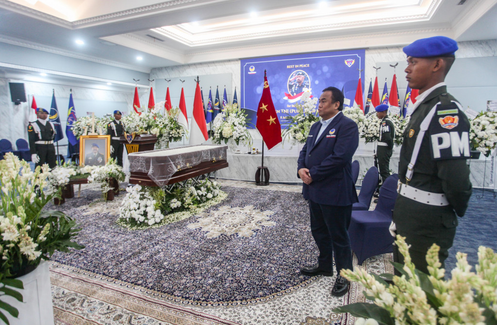 Selain itu, sejumlah tokoh politik dari Partai NasDem yang turut memberikan penghormatan dan mengenang jasa-jasa IGK Manila.