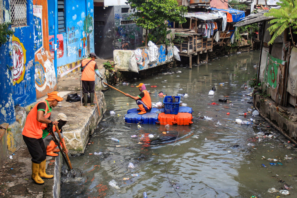 Kegiatan rutin semacam ini sangat penting untuk mencegah banjir dan menciptakan lingkungan yang lebih sehat dan nyaman.