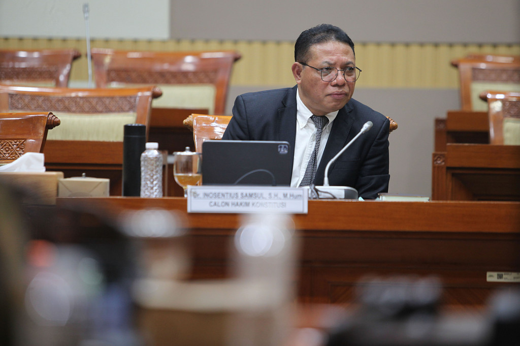 Adapun calon tunggal untuk Hakim Konstitusi adalah Inosentius Samsul.