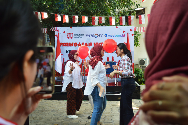 Suasana perayaan Hari Kemerdekaan Republik Indonesia ke-80 masih terasa hangat di kantor Metro TV, Kedoya, Jakarta Barat pada Jumat, 22 Agustus 2025.  Acara puncak digelar sebagai penutup rangkaian kegiatan, menghadirkan tawa, keceriaan, dan semangat kebersamaan.