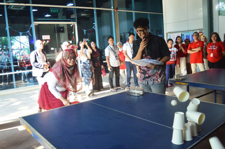 Ada juga permainan lainnya seperti bowling versi modifikasi.