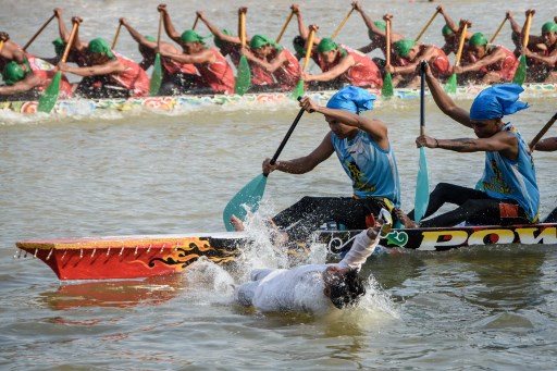 Tradisi turun temurun yang hingga kini masih dilakukan oleh masyarakat setempat ini telah ditetapkan sebagai Warisan Budaya Takbenda Indonesia pada tahun 2015 dalam domain Tradisi dan Ekspresi Lisan.