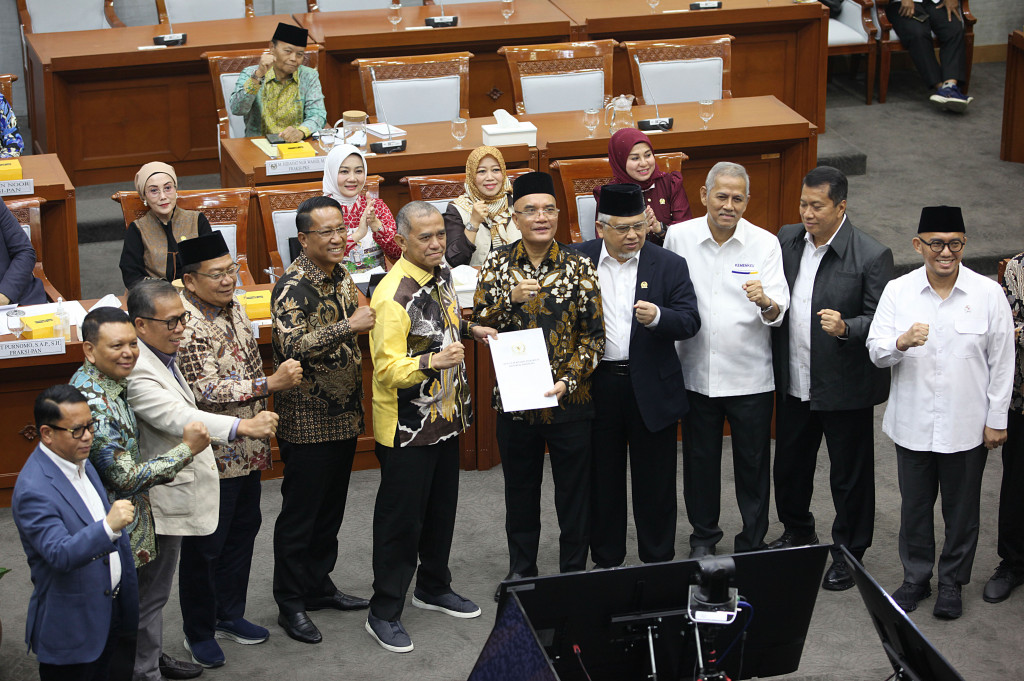 Komisi VIII DPR RI bersama perwakilan dari Pemerintah menyetujui agar Rancangan Undang-Undang (RUU) tentang Perubahan atas Undang-Undang Nomor 8 Tahun 2019 tentang Penyelenggaraan Haji dan Umrah dibawa ke rapat paripurna.