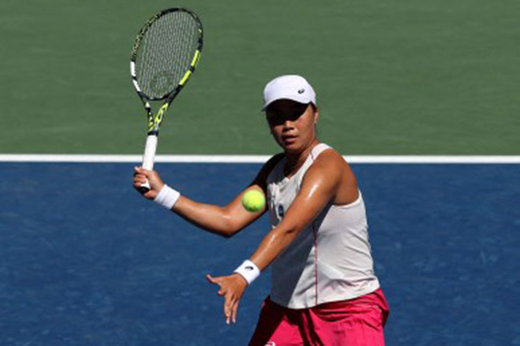 Langkah petenis putri Indonesia Janice Tjen di US Open terhenti pada babak kedua, setelah kalah dari petenis Inggris Emma Raducanu di Stadion Louis Amstrong, USTA Billie Jean King National Tennis Center, New York, AS, Rabu, 27 Agustus 2025.