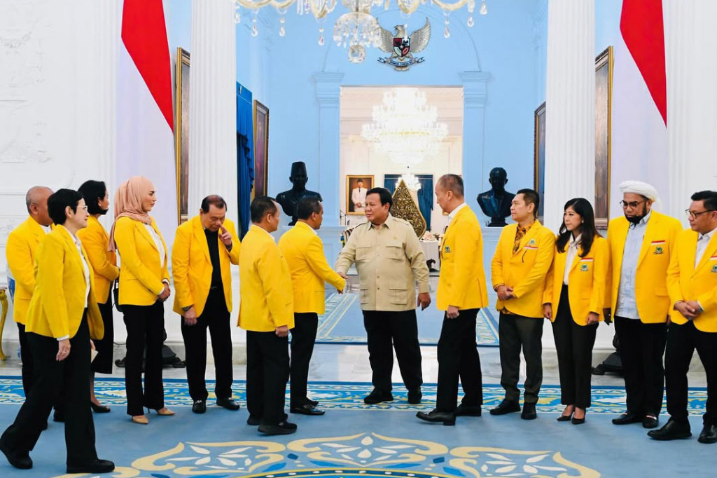 Presiden Prabowo Subianto menerima kunjungan Ketua Umum Partai Golkar, Bahlil Lahadalia, bersama jajaran pengurus Dewan Pimpinan Pusat (DPP) Partai Golkar. Sekretaris Kabinet Teddy Indra Wijaya dalam keterangan tertulis menyampaikan bahwa pertemuan tersebut digelar di Istana Merdeka, Jakarta, pada Rabu, 27 Agustus 2025.