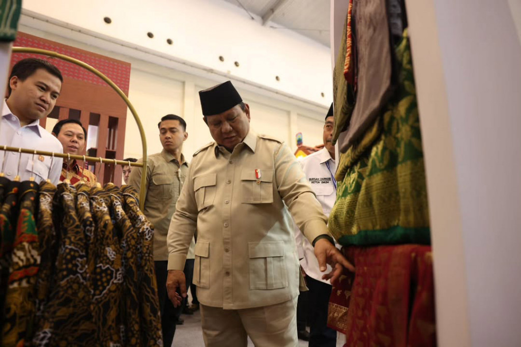 Sebagai kilas balik, sebuah video kilasan kegiatan APKASI Otonomi Expo tahun 2024 lalu ditayangkan yang memperlihatkan ragam inovasi daerah dan pameran produk unggulan daerah. Dalam sambutannya, Presiden Prabowo pun menyampaikan apresiasi atas penyelenggaraan APKASI Otonomi Expo 2025.
