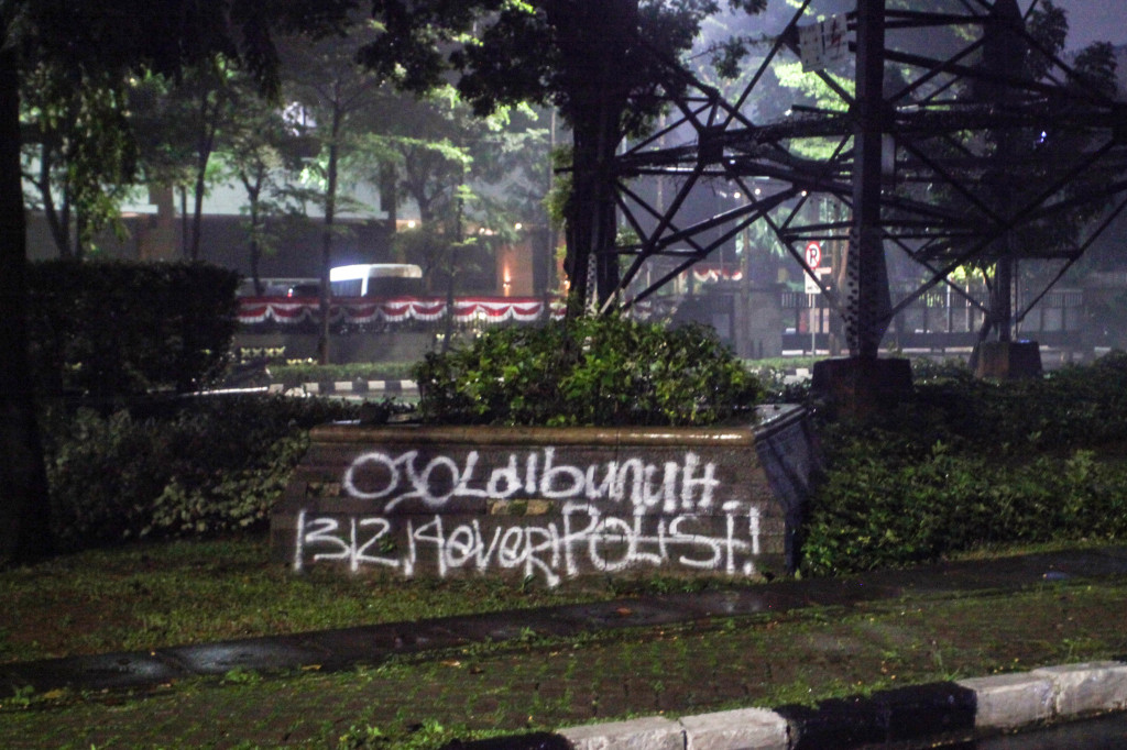 Aksi tersebut untuk menuntut pertanggungjawaban Brimob atas meninggalnya seorang ojek online yang dilintas kendaraan taktis Brimob saat demontrasi menolak tunjangan DPR.