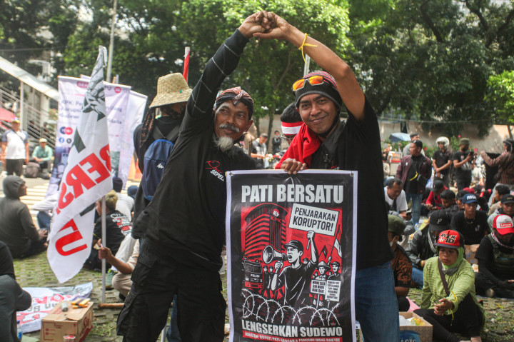 Sebelumnya, pada 27 Agustus 2025, Bupati Pati, Sudewo telah dipanggil KPK untuk menjadi saksi kasus dugaan suap pembangunan dan pemeliharaan jalur kereta api di lingkungan Direktorat Jenderal Perkeretaapian (DJKA) Kementerian Perhubungan.