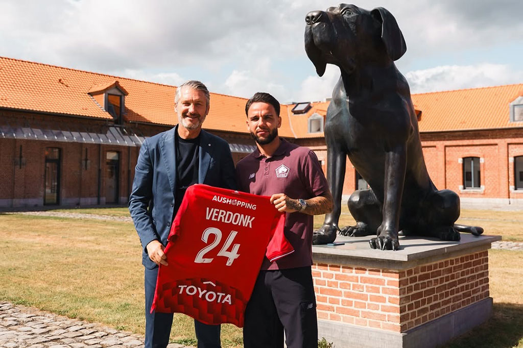 Menurut laporan jurnalis asal Italia Fabrizio Romano, Lille mengeluar biaya transfer sebesar 3 juta euro atau sekira Rp56 miliar kepada NEC Nijmegen untuk memboyong Verdonk.