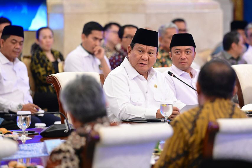 Dalam suasana akrab, Presiden Prabowo memberi kesempatan secara langsung kepada para tokoh agama untuk menyampaikan pandangan dan aspirasi mereka terkait isu-isu nasional maupun global. Kepala Negara pun mendengarkan setiap pandangan yang disampaikan oleh para tokoh agama.
