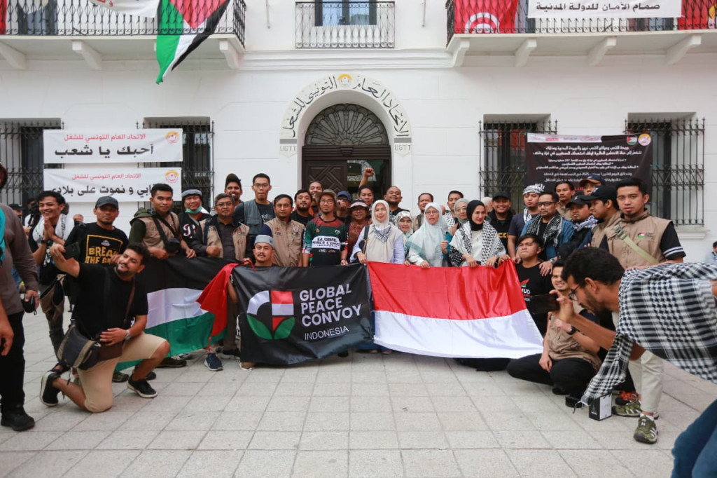 Pelatihan ini juga diperlukan untuk memberikan pemahaman kepada relawan terkait hal-hal teknis di atas kapal, hingga bagaimana prosedur evakuasi jika terjadi hal-hal yang tak diinginkan.