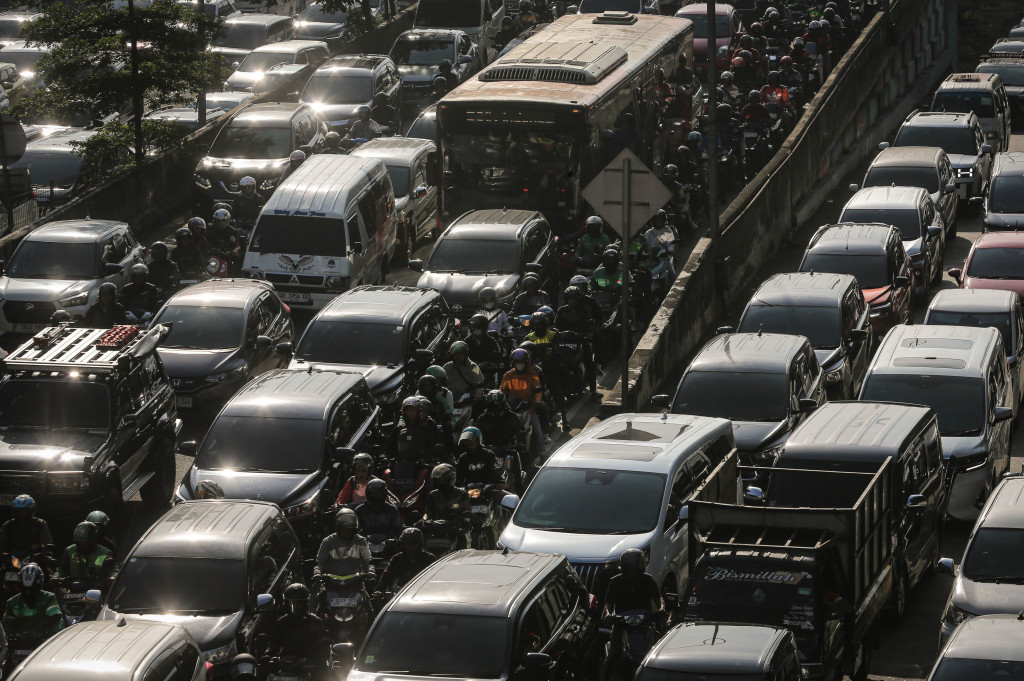 Pemberlakuan Work From Home imbas adanya aksi demo sepekan terakhir di Jakarta yang berujung ricuh di beberapa titik, sejumlah kantor memberlakukan work form home pada hari Senin, 1 September 2025 hingga Selasa, 2 September 2025.