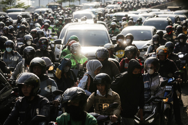 Kepadatan kendaraan pun terjadi di Jalan TB Simatupang, Cilandak, Jakarta Selatan, Rabu, 3 September 2025. Kendaraan terjebak kemacetan sejak pukul 07.00 hingga pukul 10.30 WIB saat melewati Jalan TB Simatupang dari arah Pasar Minggu menuju Lebak Bulus.