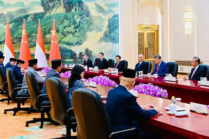 Seiring peringatan 75 tahun hubungan diplomatik kedua negara, Presiden Prabowo pun menegaskan kembali komitmen Indonesia untuk memperdalam kemitraan strategis dengan Tiongkok. Komitmen ini diyakini dapat membawa hubungan kedua negara pada tingkatan yang lebih erat pada sejumlah bidang.