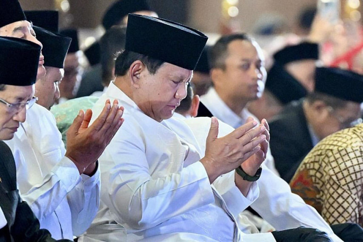 Suasana syahdu semakin terasa ketika lantunan ayat suci Al-Qur’an dikumandangkan oleh qary Qadarasmadi Rasyid, yang membacakan Surat Al-Qasas ayat 77 serta Surat Al-Ahzab ayat 45-48. Pembacaan tersebut dilanjutkan dengan saritilawah oleh Velly Syukron yang menyampaikan makna ayat dengan penuh penghayatan.