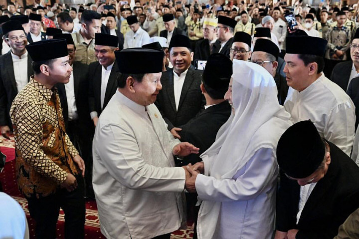Acara kemudian dilanjutkan dengan sambutan serta uraian hikmah maulid yang disampaikan oleh Menteri Agama (Menag) Nazaruddin Umar. Dalam tausiyahnya, ia mengajak seluruh jemaah untuk meneladani Rasulullah saw. dalam segala aspek kehidupan, termasuk kepemimpinan dan pengelolaan umat.