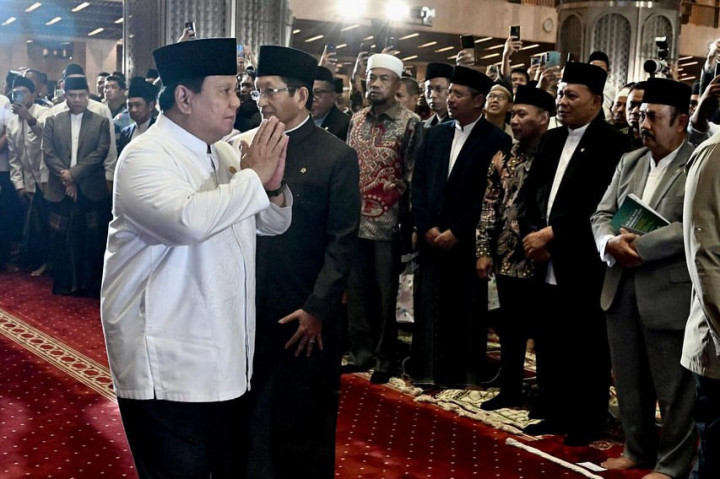 Presiden Prabowo Subianto menghadiri acara Peringatan Maulid Nabi Muhammad saw. 1447 Hijriah sekaligus Istigasah Kebangsaan yang digelar di Masjid Istiqlal, Jakarta, Kamis, 4 September 2025. Acara yang mengusung tema 'Ekoteologi: Keteladanan Nabi Muhammad saw. untuk Kelestarian Bumi dan Negeri' ini berlangsung khidmat dihadiri ribuan jemaah dari berbagai lapisan masyarakat.
