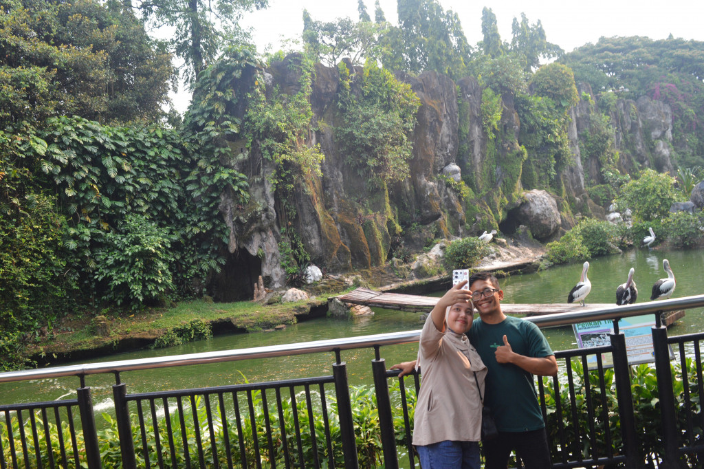 Dengan harga tiket yang terjangkau dan akses yang mudah, Kebun Binatang Ragunan merupakan pilihan cerdas untuk mengisi libur panjang dengan aktivitas yang menyenangkan.