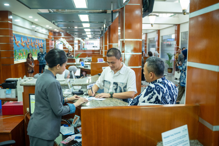Dengan mengusung tema 'Kesetiaan Anda, Kebanggaan Kami', bank bjb menegaskan bahwa pelanggan merupakan inspirasi utama dalam menghadirkan layanan terbaik.