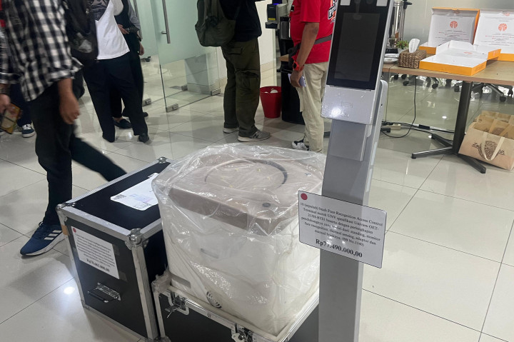 Lelang ini merupakan hasil rekapan barang rampasan kasus korupsi dari Maret 2025. KPK menarget mendapatkan Rp166,1 miliar jika semua barang itu laku.