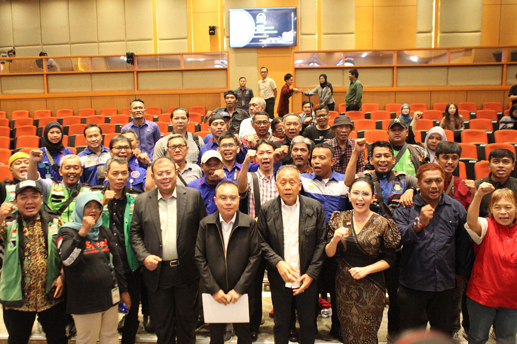 Sementara itu, Dasco mengungkapkan bahwa audiensi itu diikuti oleh sembilan serikat pekerja transportasi. Dia memastikan DPR menyerap aspirasi dari sejumlah serikat itu dan akan menyampaikan langsung kepada Presiden Prabowo.
