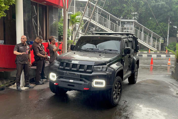 Komisi Pemberantasan Korupsi (KPK) berhasil menemukan dua mobil milik eks Wamenaker Immanuel Ebenezer alias Noel (IEG) yang disembunyikan. Kendaraan itu kini disita di Gedung Merah Putih KPK.