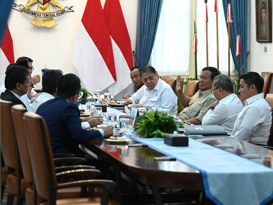 Dalam sektor pangan, Menko Pangan menyampaikan bahwa pemerintah berfokus pada dua agenda besar yakni optimalisasi lahan pertanian yang sudah berproduksi dan pembangunan lahan baru untuk sawah. Pembangunan lahan ini termasuk di wilayah Wanam Papua, Sumatera Selatan, Kalimantan Tengah, dan wilayah lainnya.