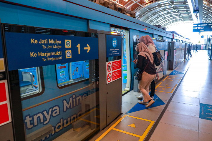 Pemerintah berencana untuk memperpanjang rute LRT Jabodebek, khususnya rute Dukuh Atas-Harjamukti, akan diperpanjang hingga Bogor, Jawa Barat pada tahun 2026. 