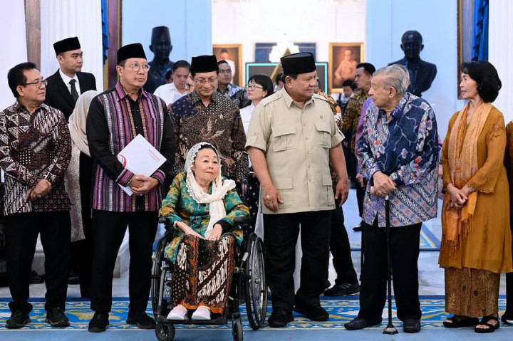 Diskusi yang berlangsung tidak hanya menyoroti persoalan aktual, tetapi juga menyentuh pentingnya membangun masa depan bangsa dengan semangat inklusif, keadilan sosial, serta menjunjung tinggi nilai kemanusiaan. Pertemuan di Istana ini menunjukkan keterbukaan pemerintah dalam menjalin komunikasi dengan berbagai elemen bangsa untuk bersama menjaga Indonesia yang damai dan berkeadilan. 