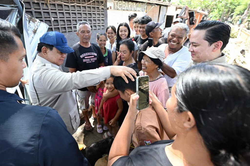 Presiden Prabowo Subianto meninjau wilayah terdampak banjir di Kabupaten Badung, Provinsi Bali, pada Sabtu, 13 September 2025. Kehadiran Kepala Negara menjadi wujud nyata kepedulian pemerintah terhadap masyarakat, sekaligus memastikan instruksi yang diberikan kepada jajaran terkait sesaat setelah kejadian terlaksana.