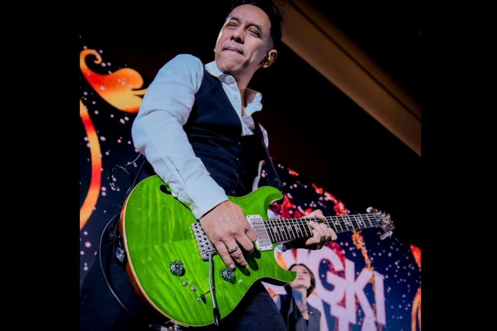 Chris Charles selaku produser mengatakan bahwa saat ini Pongki telah jenuh dan bosan mendengarkan lagu-lagu bertema percintaan karena saat ini khususnya di Indonesia sudah surplus lagu model seperti itu. Karena hal tersebut, Pongki mencoba memunculkan kreativitas yang sudah lama terpendam dengan lagu-lagu yang menginspirasinya pada saat masih muda dan tentunya berduet dengan musisi-musisi TOP seperti Iwan Tanda, Iga Massardi, Tomo Widayat, Eross Candra dan gitaris-gitaris kelas satu lainnya.