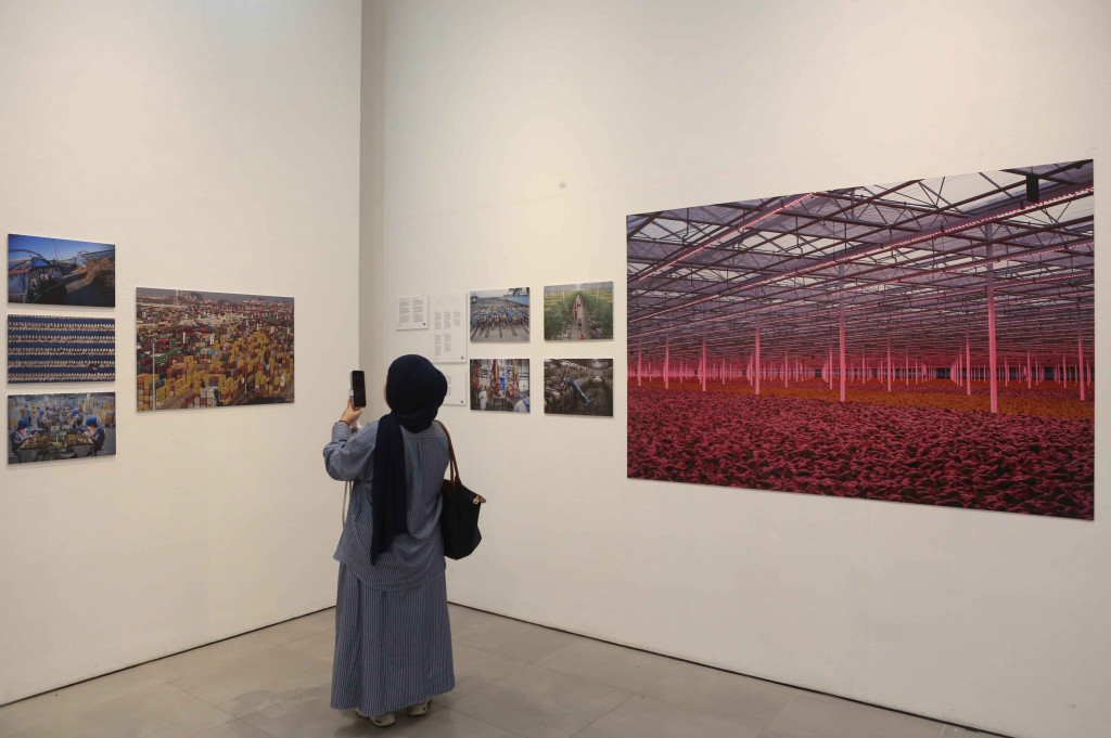 Merespons perkembangan teknologi dengan menampilkan lebih dari 300 karya dari 21 fotografer.