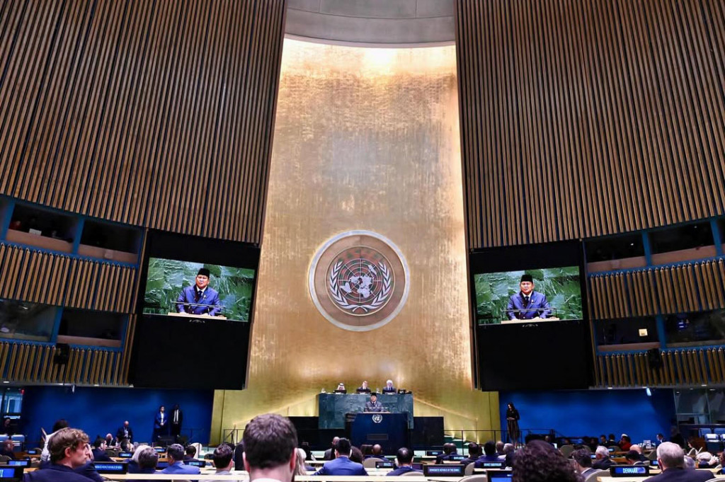 Kepala Negara kemudian menyampaikan keprihatinan mendalam atas tragedi kemanusiaan yang terus berlangsung di Gaza.