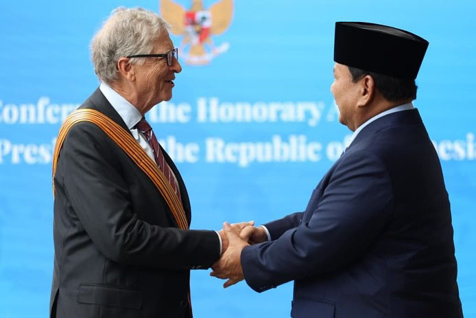 Dalam pertemuan yang berlangsung di sela rangkaian Sidang Majelis Umum ke-80 Perserikatan Bangsa-Bangsa (PBB) tersebut, Presiden Prabowo tidak hanya membahas peluang kerja sama di berbagai bidang, namun juga menganugerahkan tanda kehormatan kepada Bill Gates atas jasa dan dedikasinya yang luar biasa bagi kesejahteraan umat manusia.