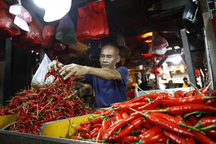 Rata-rata harga cabai merah keriting secara nasional di produsen berada di Rp 51.662/ kg. Sementara harga cabai merah keriting di konsumen Rp 60.767/kg.