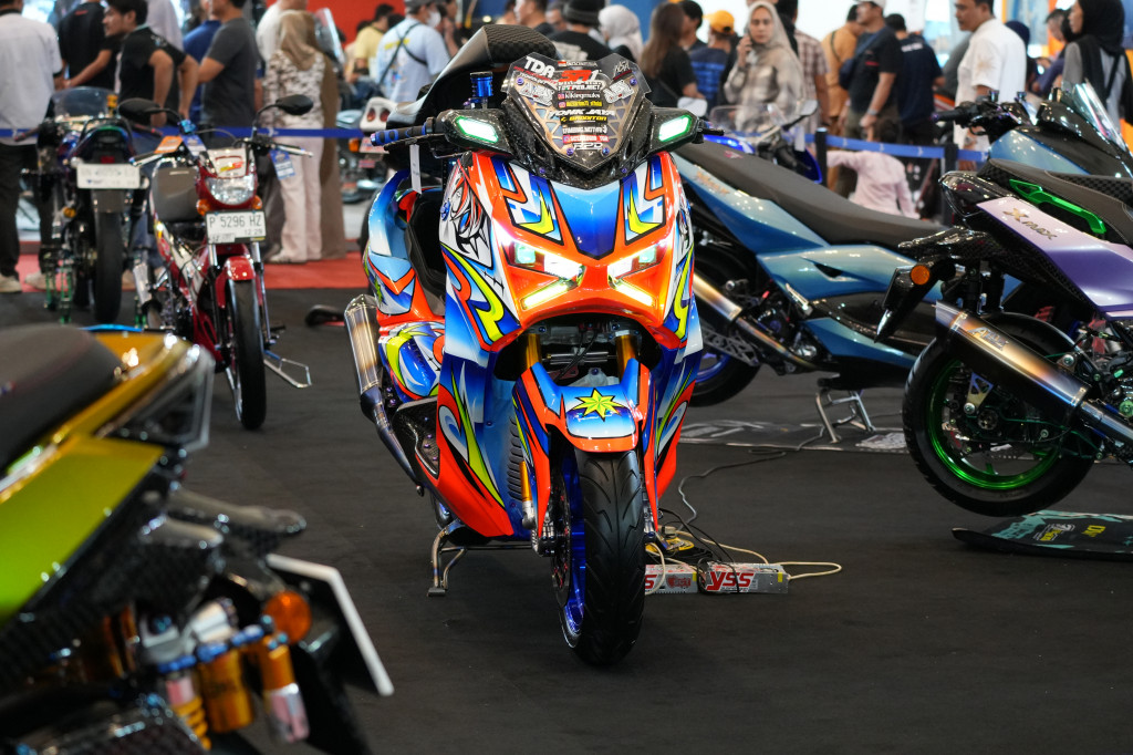 Dengan mengusung tema ‘Rides That Truly Matter: Smart, Safe, Suistainable and Efficient’ IMOS 2025 sukses memadukan teknologi, kreativitas, dan hiburan. Pameran ini menjadi bukti bahwa dunia roda dua di Indonesia tak sekedar soal kendaraan, tetapi telah menjadi bagian dari mengekspresikan diri melalui kendaraan.