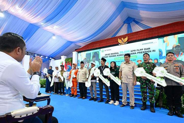 Program perumahan rakyat yang diresmikan Presiden Prabowo kali ini didukung berbagai terobosan pemerintah yang berpihak pada MBR. Diantaranya adalah Bea Perolehan Hak atas Tanah dan Bangunan (BPHTB) gratis bagi MBR, mempercepat dan menggratiskan proses Persetujuan Bangunan Gedung (PBG), serta menaikkan kuota FLPP dari 220 ribu menjadi 350 ribu unit—terbesar sepanjang sejarah. 