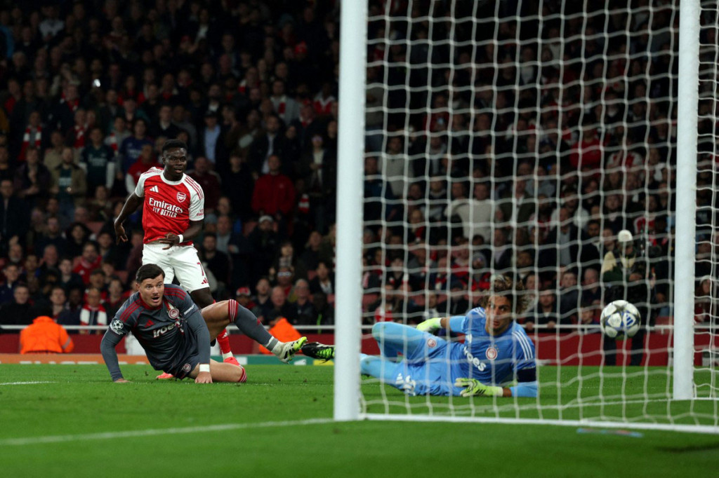 Gabriel Martinelli dan Bukayo Saka menjadi pahlawan kemenangan Arsenal.